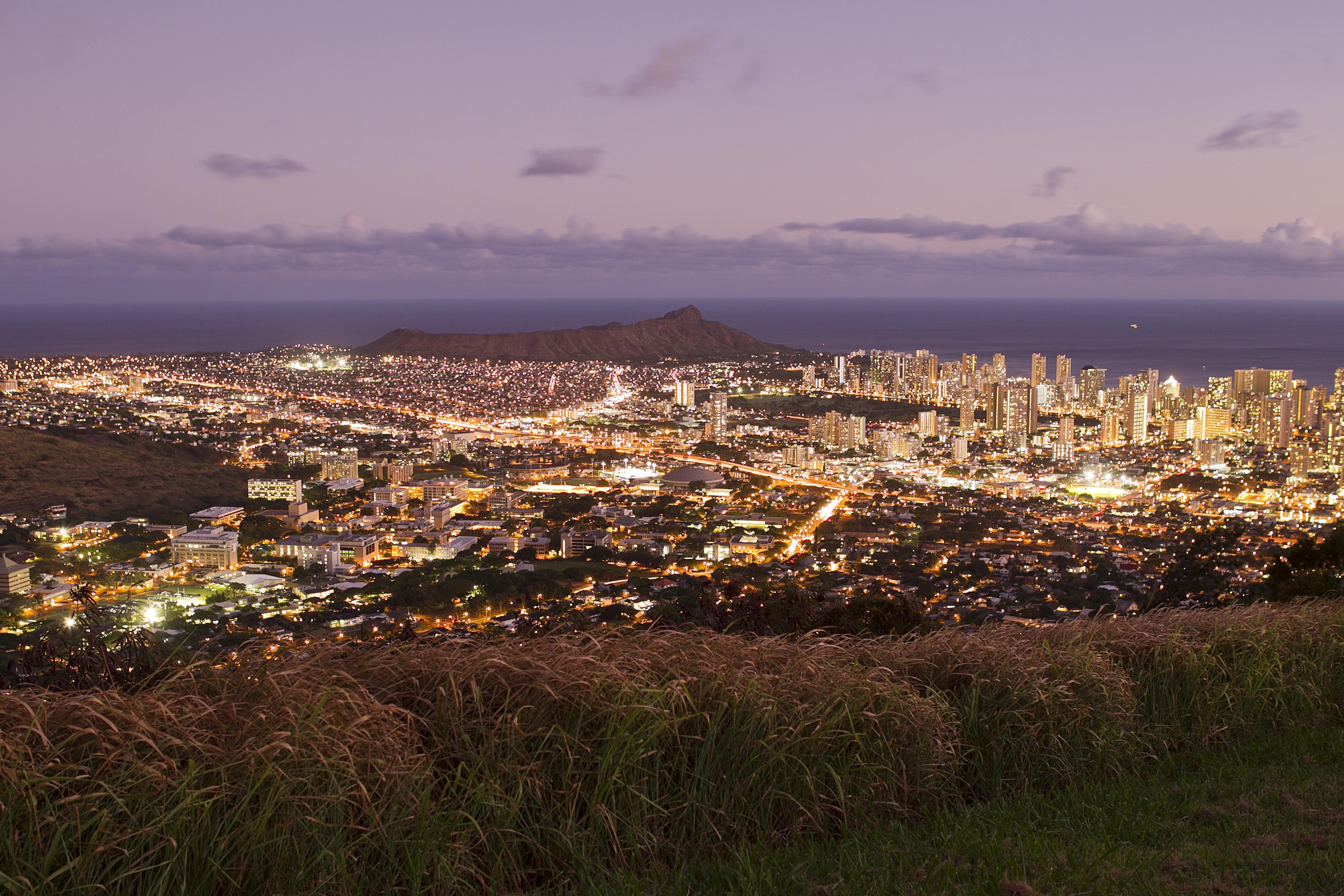 Puʻu ʻUalakaʻa State Wayside by Google