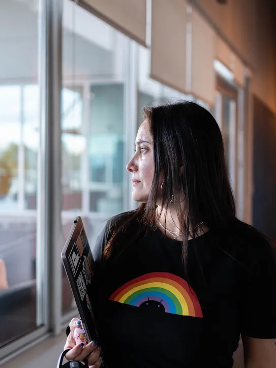 Googler Kareen Elizabeth Araneda walks down hallway at Quilicura Chile data center