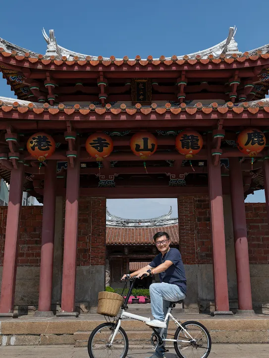 Googler Jerry Kuo sits on a bike in front of a temple in Changhua County, Taiwan