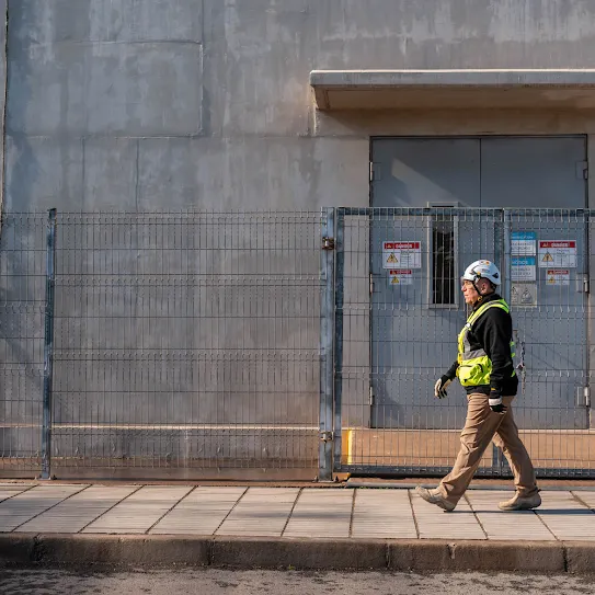 Googler Mario Vazquez walks along a fence outside our Quilicura Chile data center