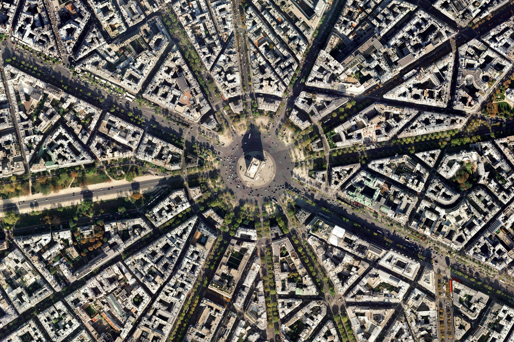 Площадь Шарля де Голля звезды Париж
